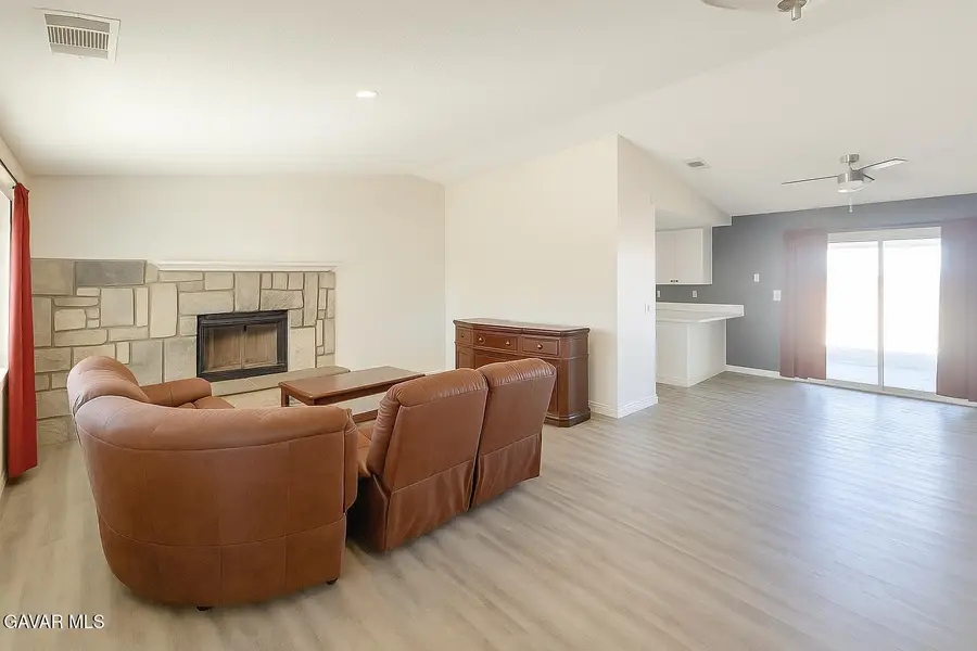 16549 Mossdale Avenue, Lake Los Angeles, CA 93535 - Image #2