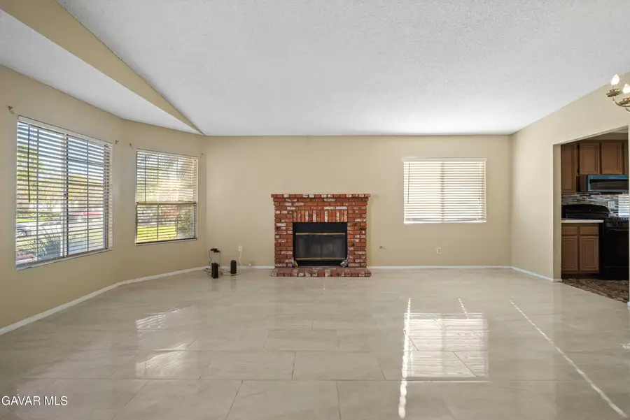 43815 Silver Bow Road, Lancaster, CA 93535 - Image #3