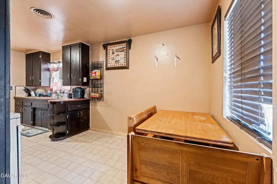 817 Oakwood Street, Tehachapi, CA 93561 - Image #2