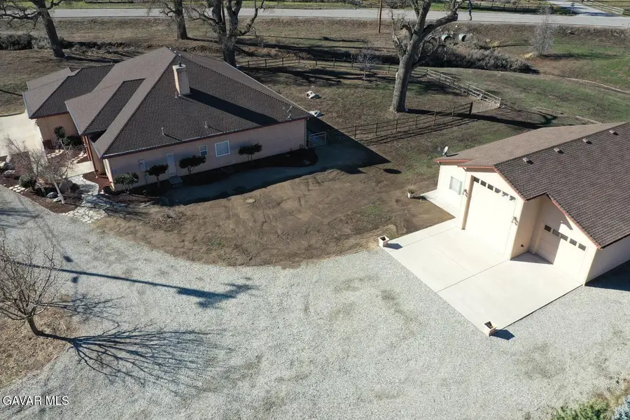 23001 Lakeview Drive, Tehachapi, CA 93561 - Image #2