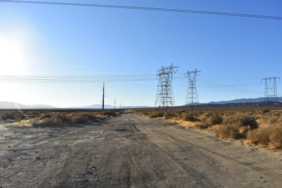 19300 W Astoria Ave, Rosamond, CA 93560 - Image #1