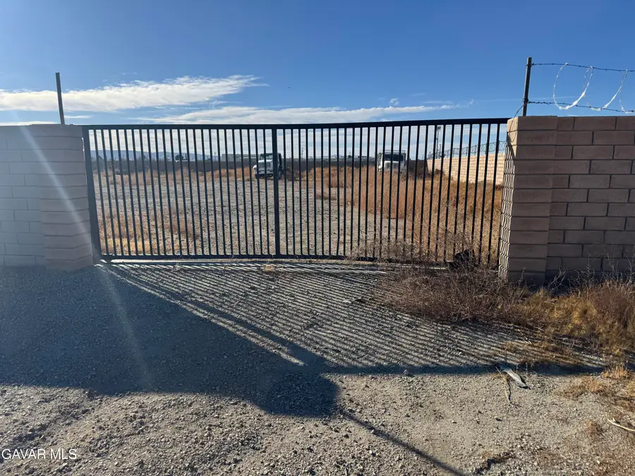 Trevor Avenue Vic Avenue # H6, Lancaster, CA 93535 - Image #2