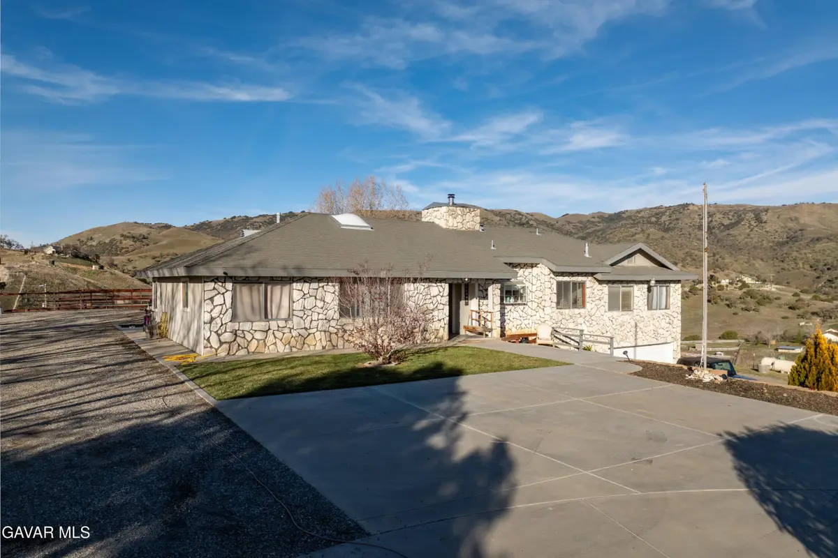 20102 Pine Ridge Drive, Tehachapi, CA 93561 - Image #1
