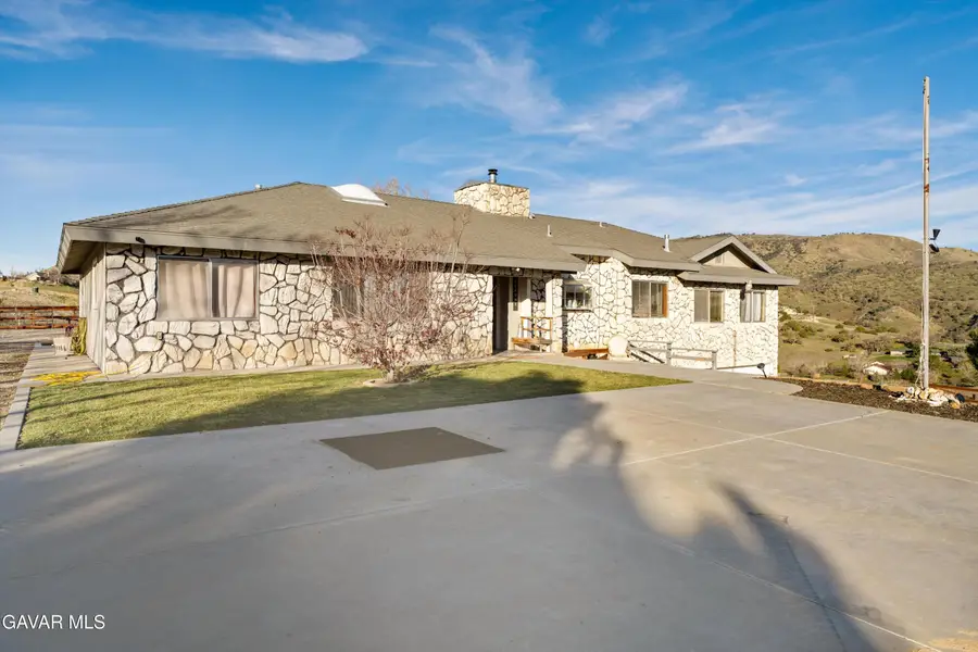 20102 Pine Ridge Drive, Tehachapi, CA 93561 - Image #2