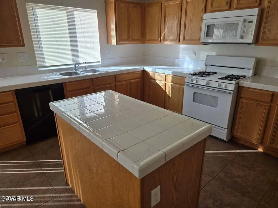 45111 Palm Lane, Lancaster, CA 93535 - Image #3