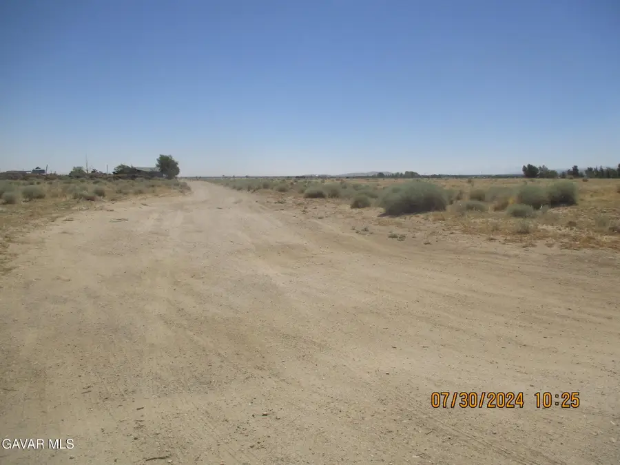 Cor 235 Stw Pav B8 # B8, Fairmont, CA 93536 - #3