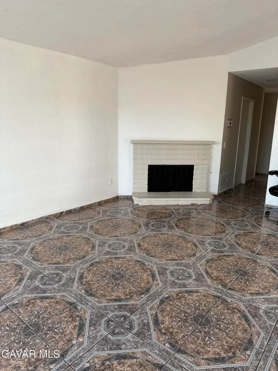 3542 E Avenue R10, Palmdale, CA 93550 - #3