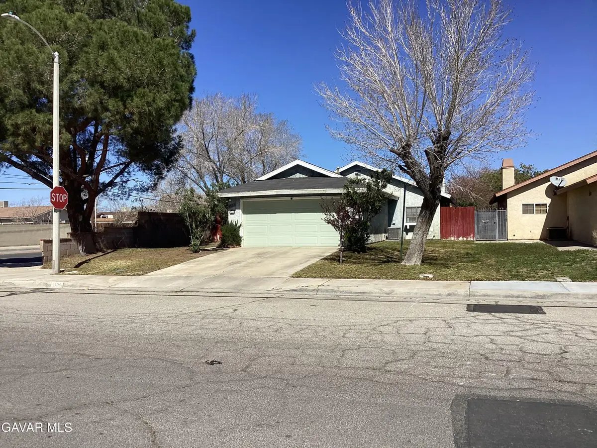1305 E Avenue J 3, Lancaster, CA 93535 - #1