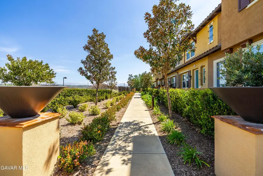 28744 Jardineras Drive, Santa Clarita, CA 91354 - #3