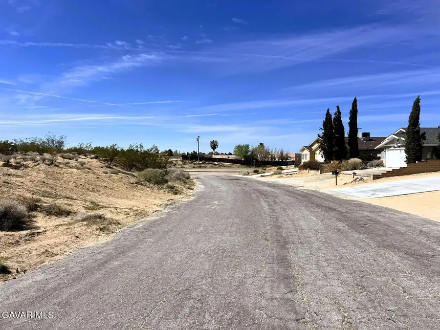 10582 N Garibaldi Drive, California City, CA 93505 - #2