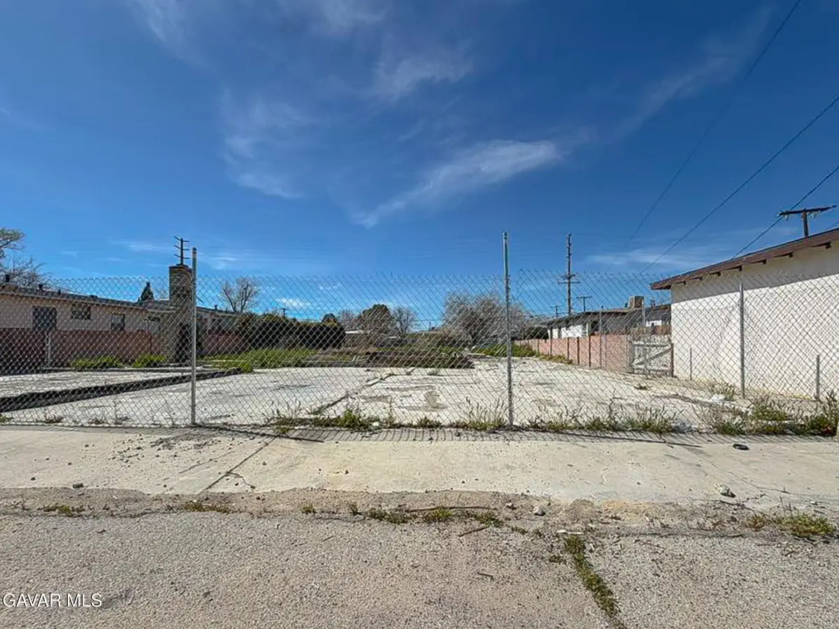 45356 10th Street W, Lancaster, CA 93534 - #1