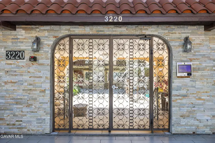 3220 Altura #Apt 220, La Crescenta, CA 91214 - #3