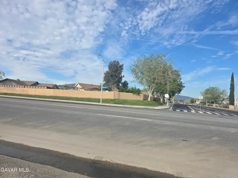 28th Ste Vic Avenue R8, Palmdale, CA 93550 - #2
