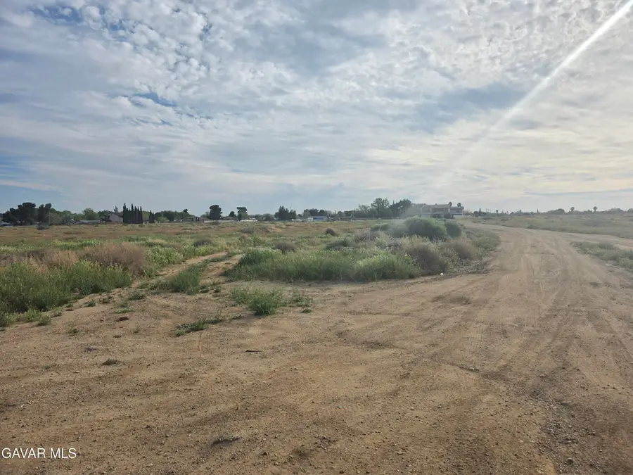 28th Ste Vic Avenue R8, Palmdale, CA 93550 - #3