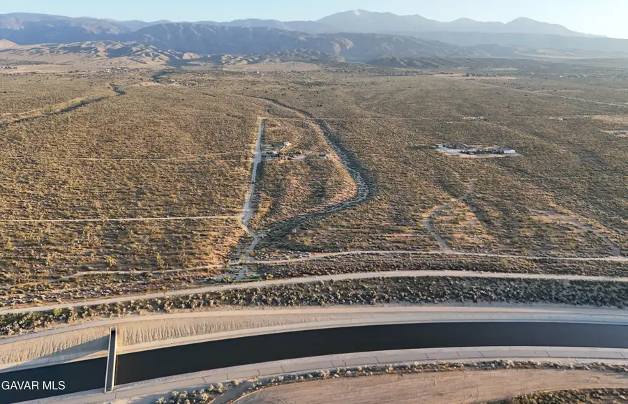 218 218th St E, Llano, CA 93544 - #2