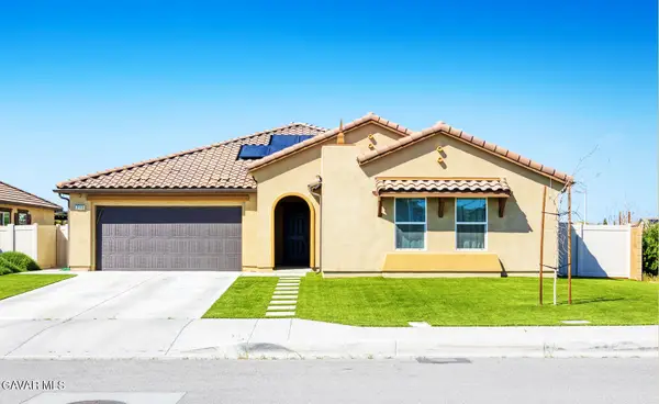 2113 E Donatello Street, Lancaster, CA 93535