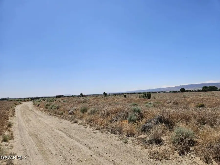 W Ave B 8 # B8, Fairmont, CA 93536 - #3