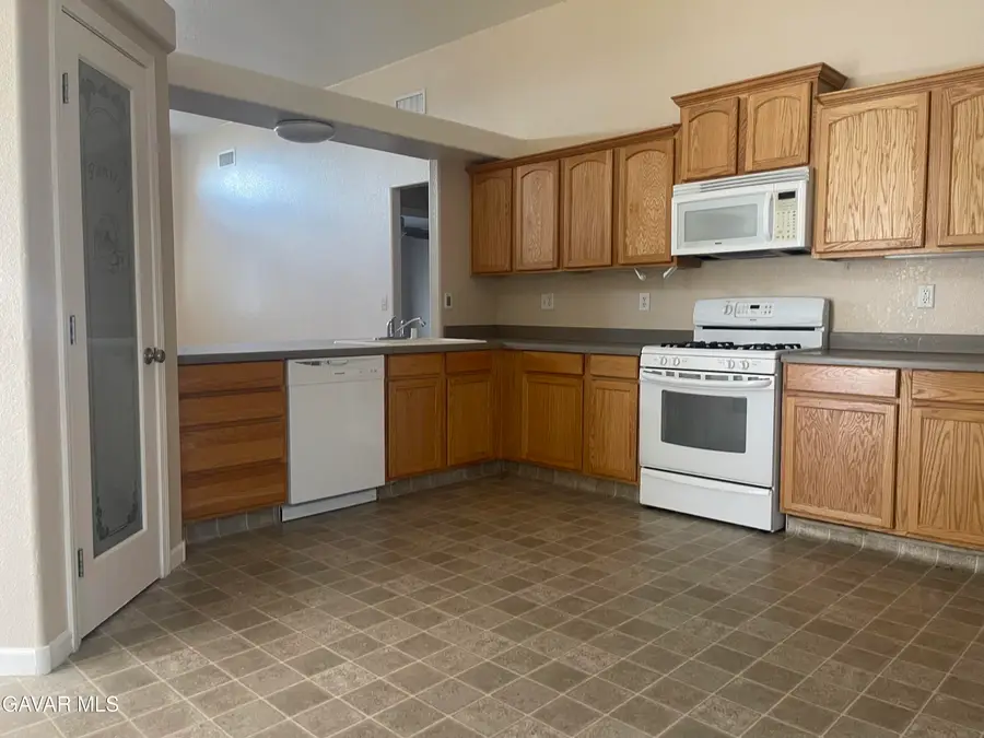 8307 Charles Pl Place, California City, CA 93505 - #3