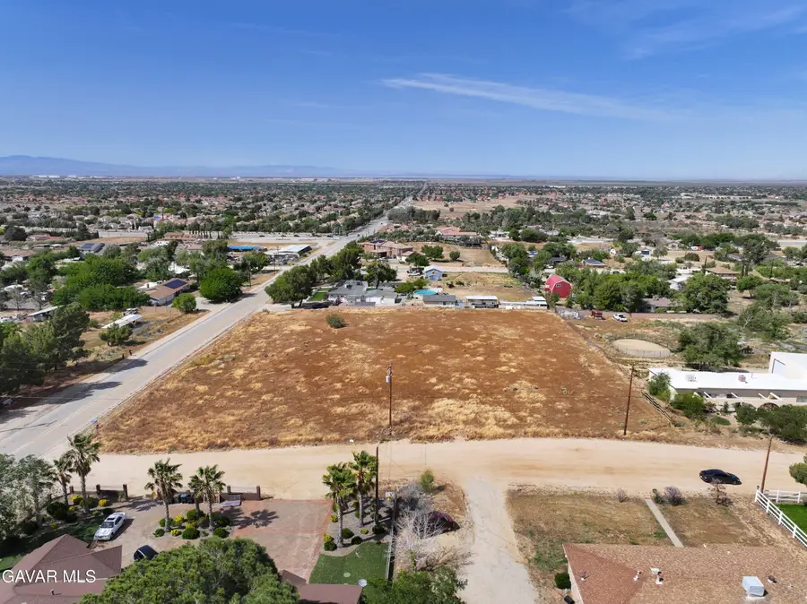 Cor 40th St E # T4, Palmdale, CA 93550 - #3