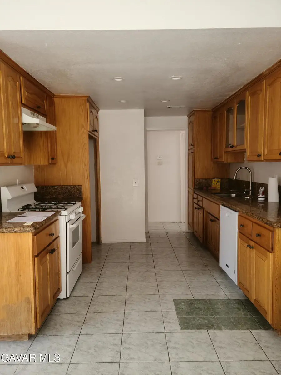 3212 E Avenue S1, Palmdale, CA 93550 - #2