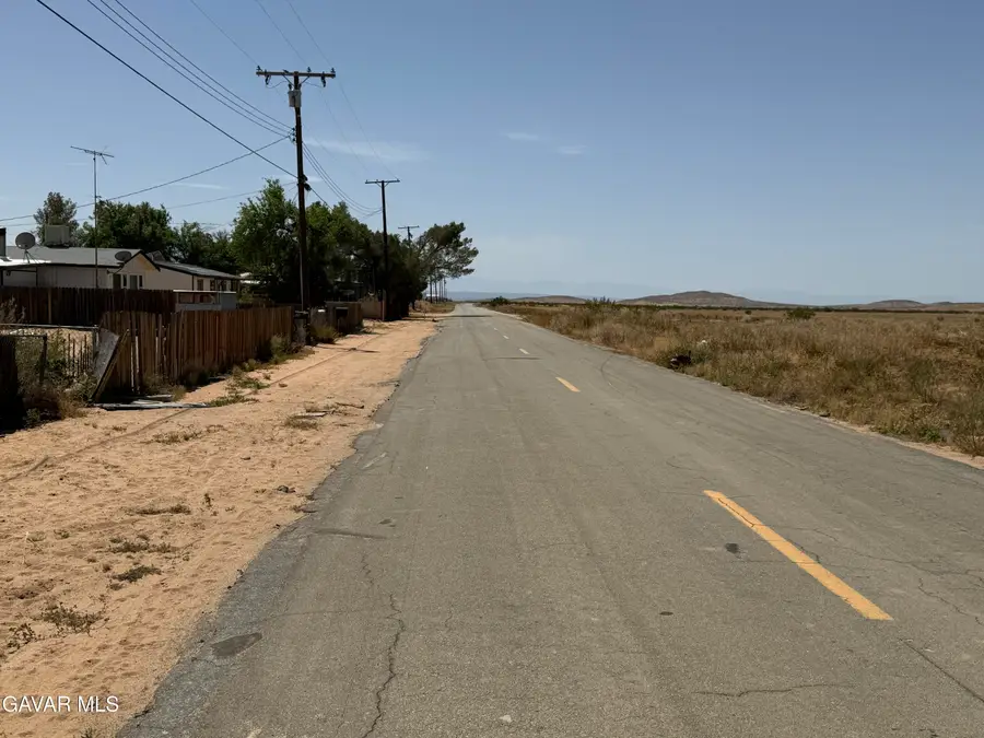 18296 Claymine Road, Edwards, CA 93524 - #2