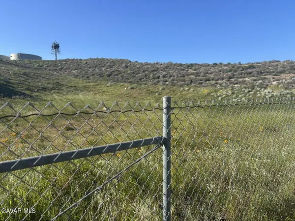 28299 Enderly Street, Canyon Country, CA 91351