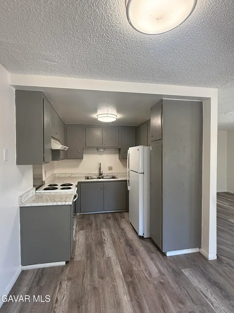 21301 Lake Shore Drive #Apt 8, California City, CA 93505 - #3