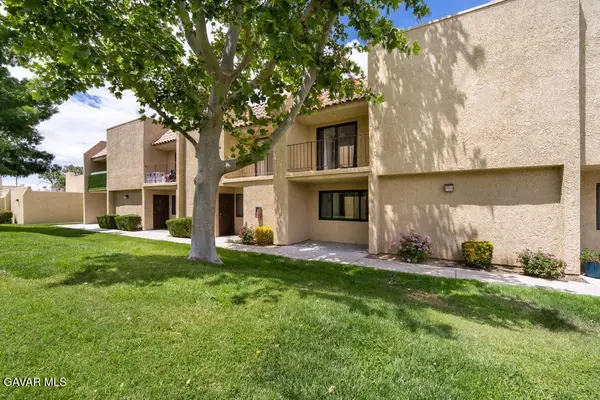 44200 Kingtree Avenue #Unit 16, Lancaster, CA 93534