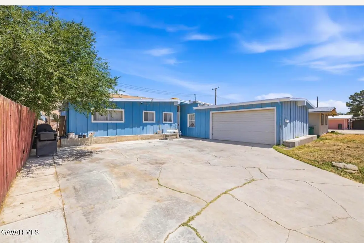 1041 W Avenue H 1, Lancaster, CA 93534 - #1