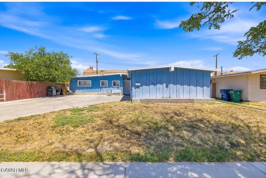 1041 W Avenue H 1, Lancaster, CA 93534 - #3