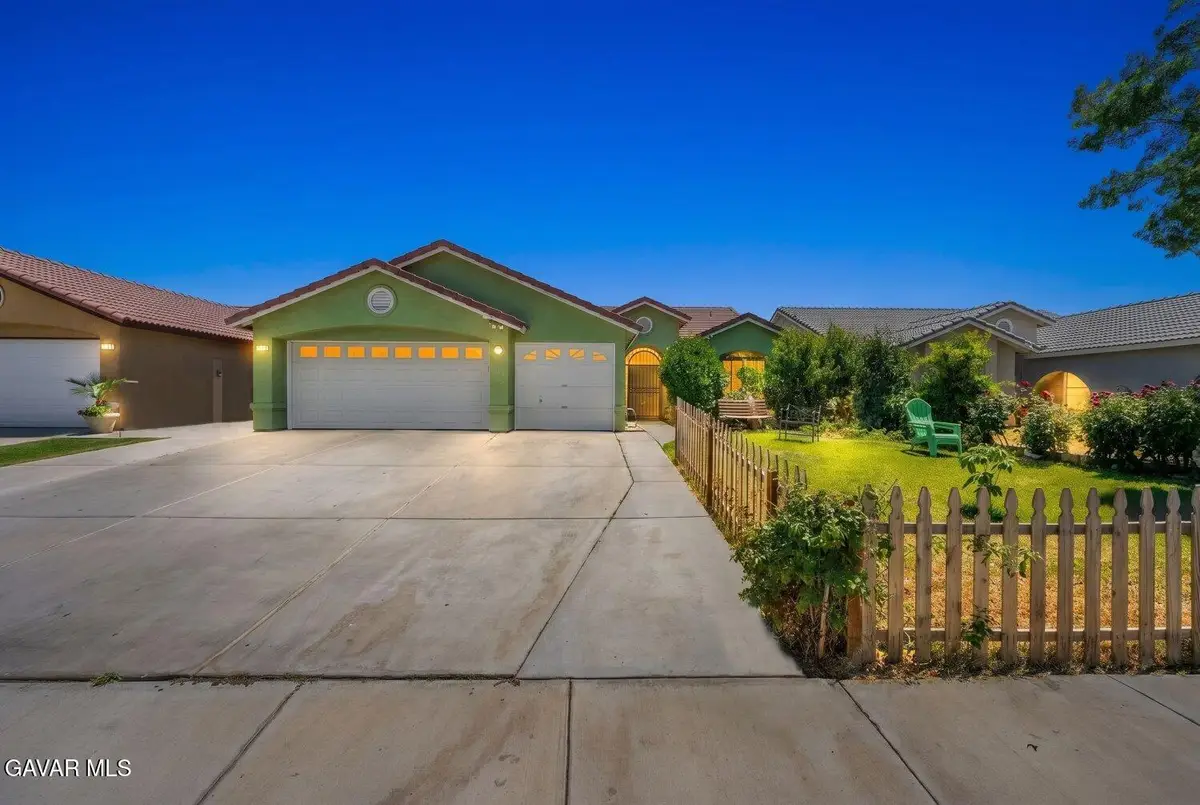 2901 Flint Hills Drive, Bakersfield, CA 93313 - #1