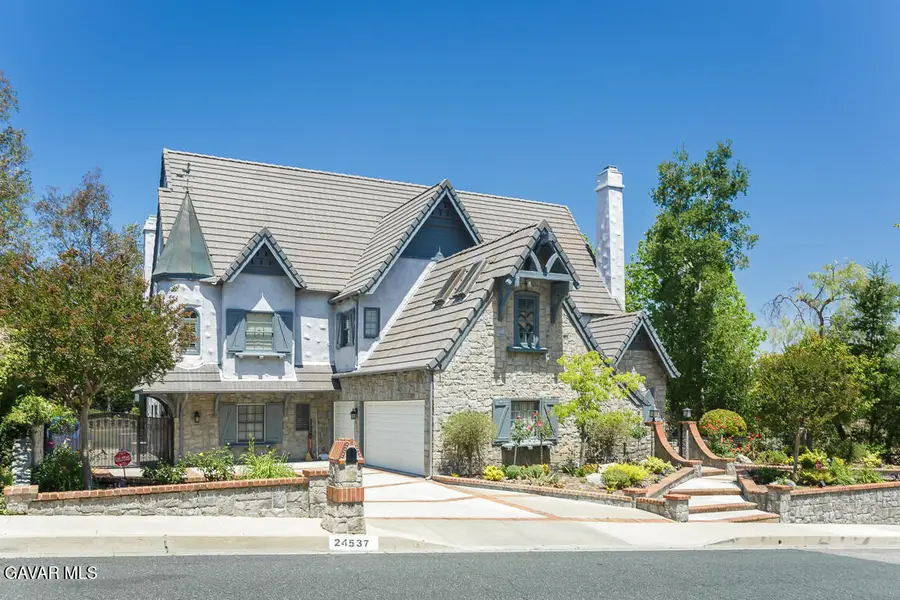 24537 Peachland Avenue, Newhall, CA 91321 - #2