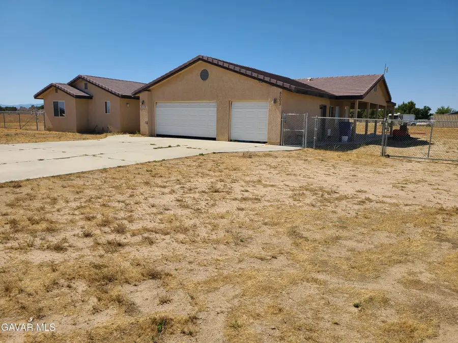 8009 W Avenue D12, Lancaster, CA 93536 - #2