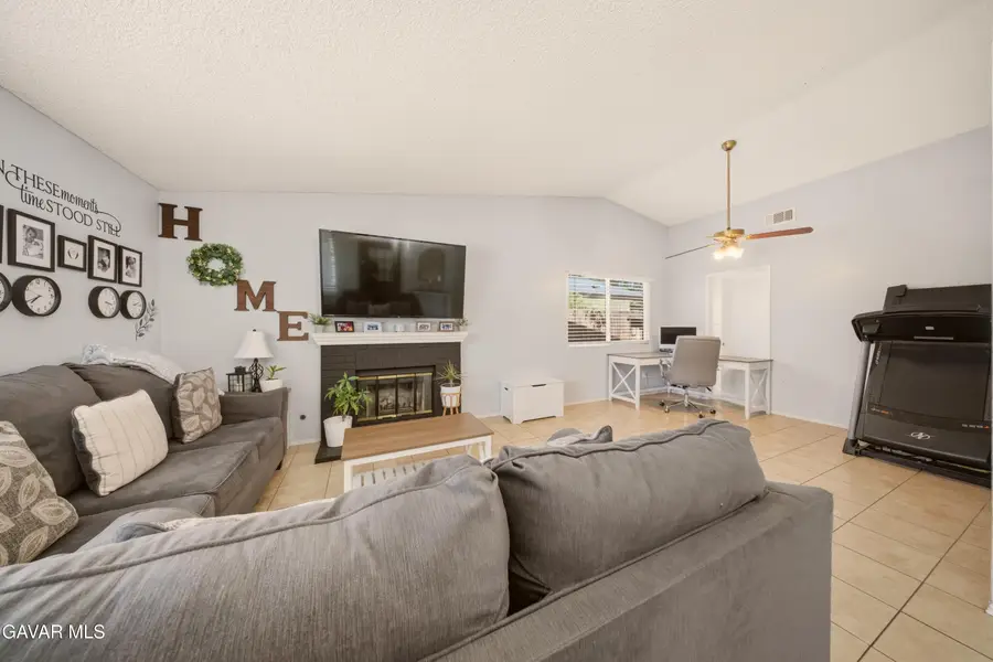 1011 Lightcap Street, Lancaster, CA 93535 - #3