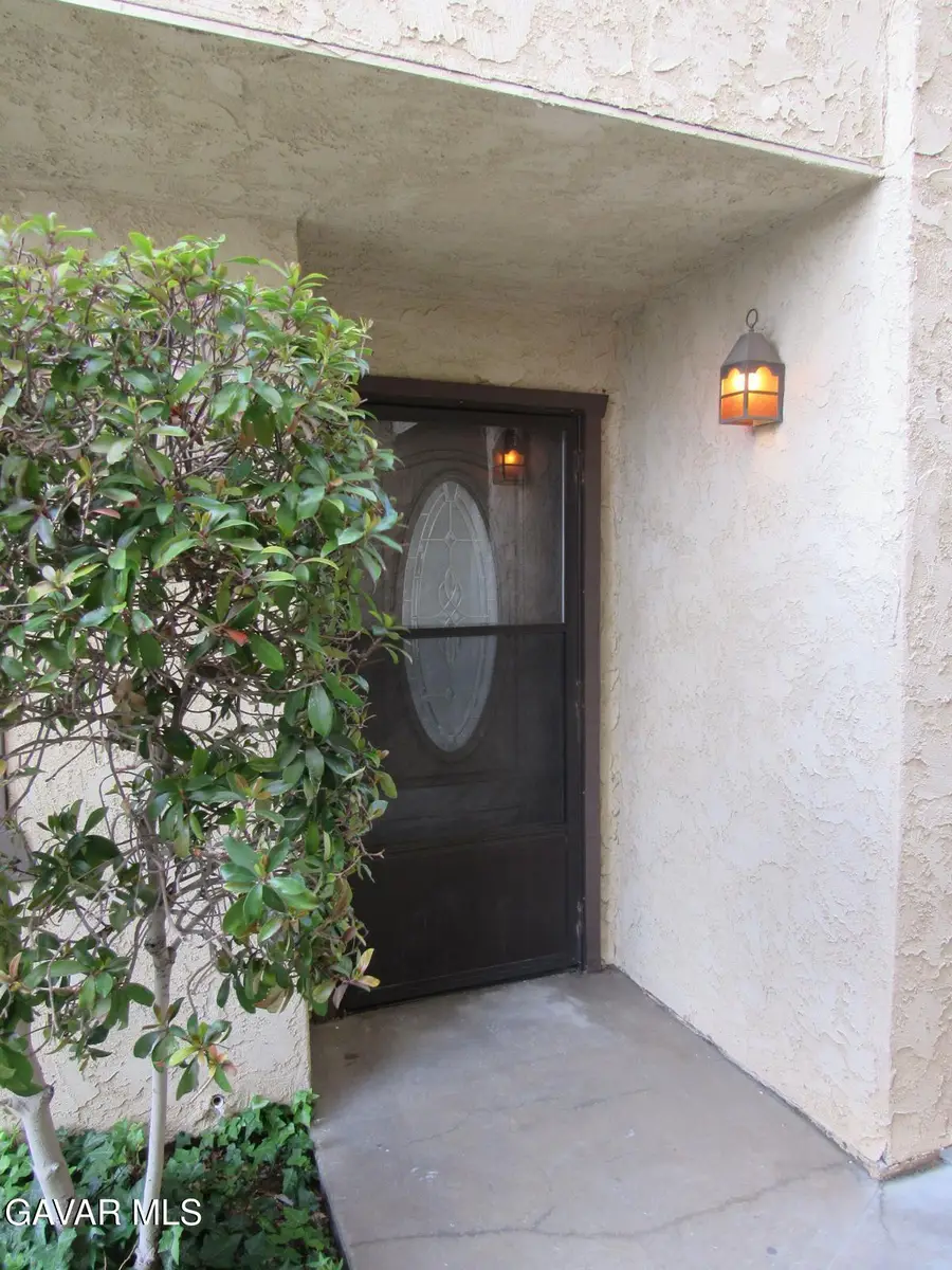 1306 W Avenue J4 Avenue #4, Lancaster, CA 93534 - #2