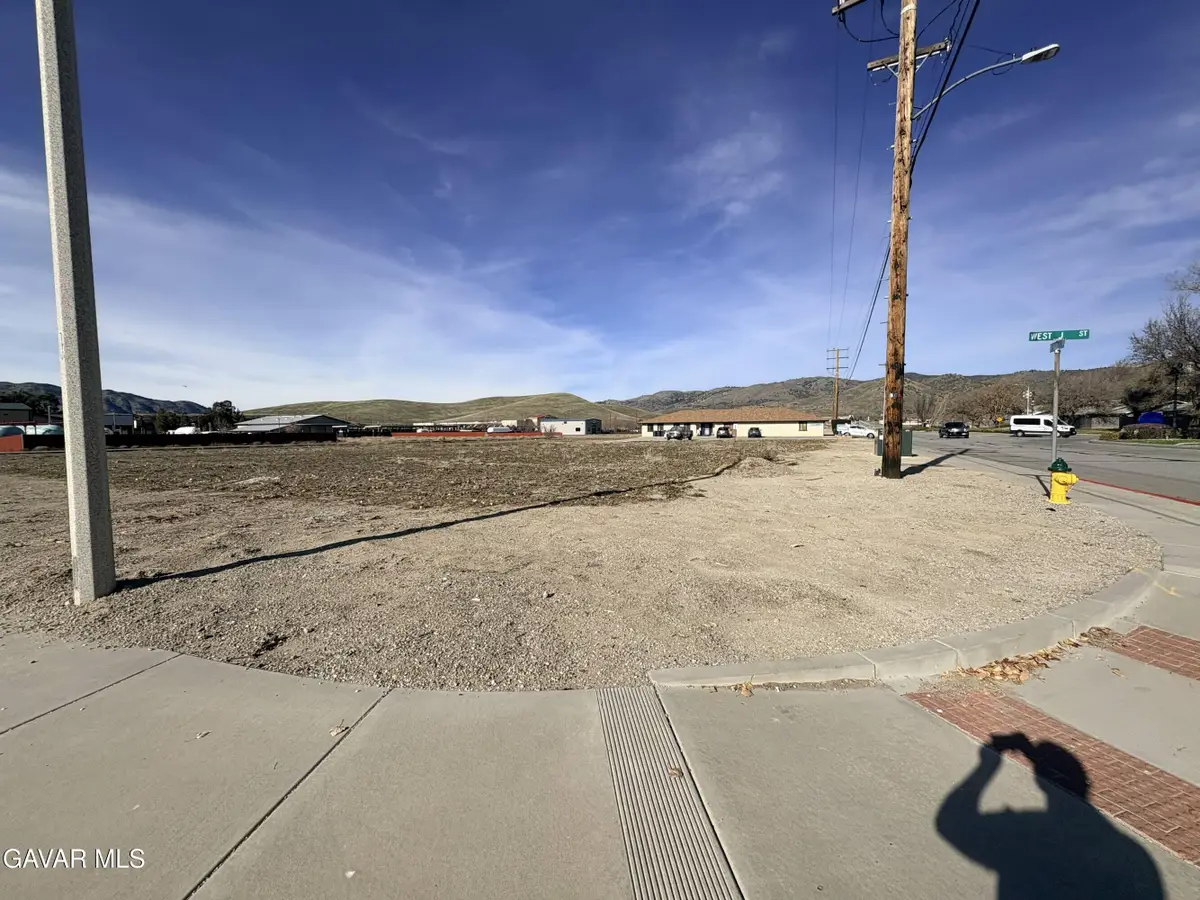 N Mill Street, Tehachapi, CA 93561 - #1