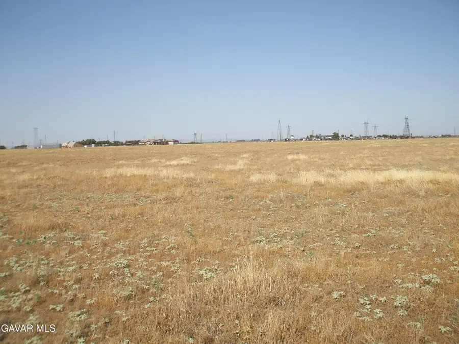 16 112th W 112th Stw Avenue, Lancaster, CA 93536 - #3