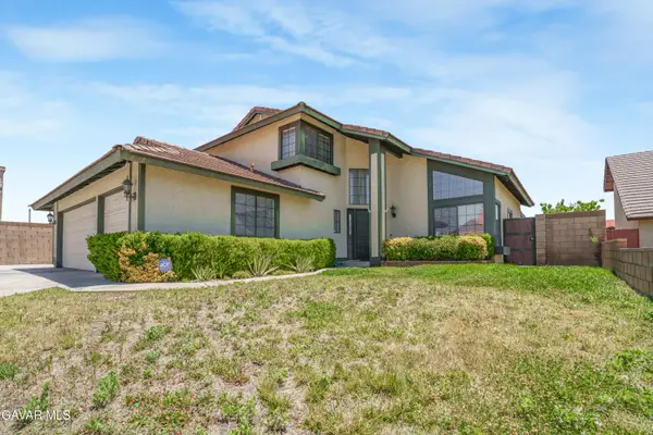 2102 Redrock Court, Palmdale, CA 93551