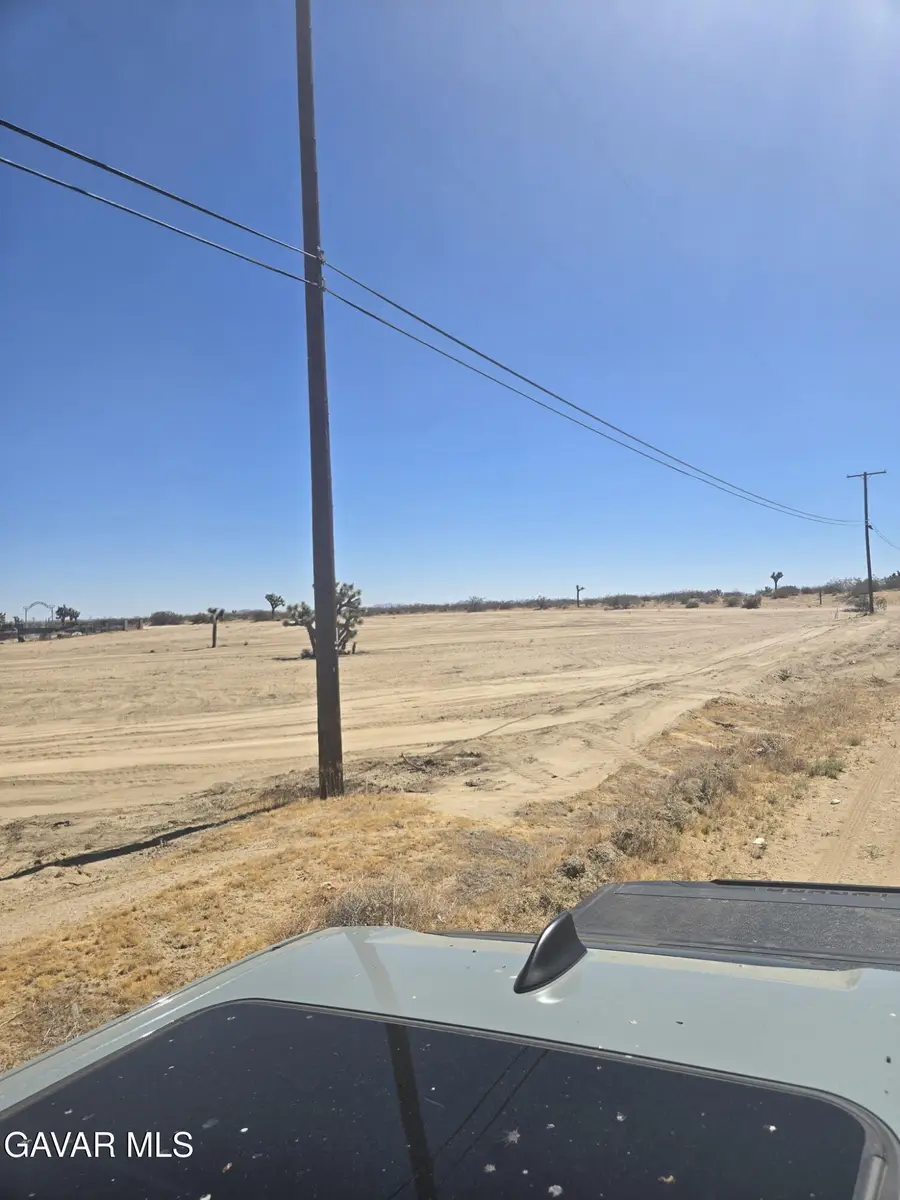 Cor Avenue Q Pav 185 E #Ste D, Palmdale, CA 93591 - #2
