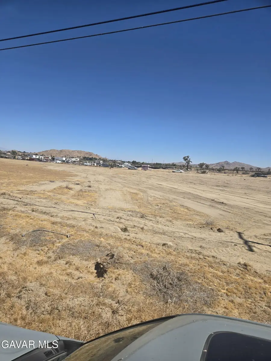 Cor Avenue Q Pav 185 E #Ste D, Palmdale, CA 93591 - #3
