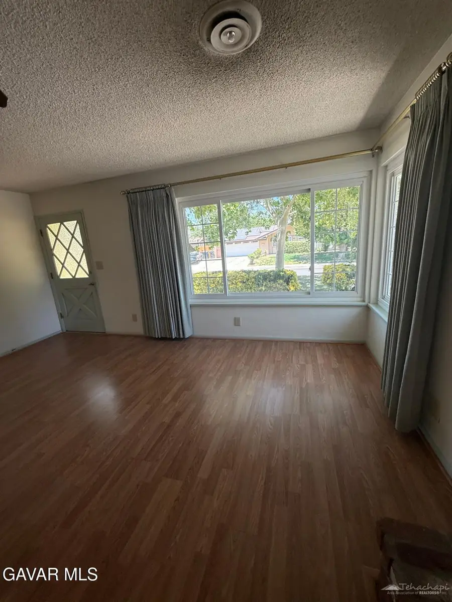 414 Brentwood Drive, Tehachapi, CA 93561 - #3