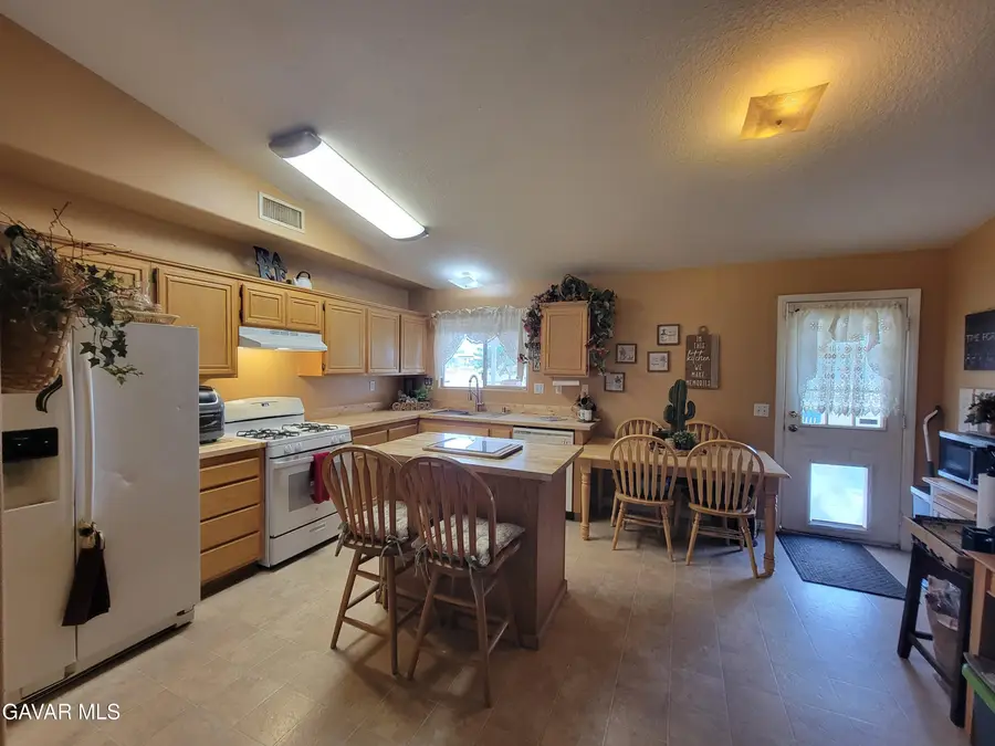 10216 E Avenue R 10, Littlerock, CA 93543 - #3