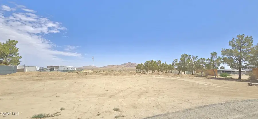 17900 Mossdale Avenue, Lake Los Angeles, CA 93535 - #2