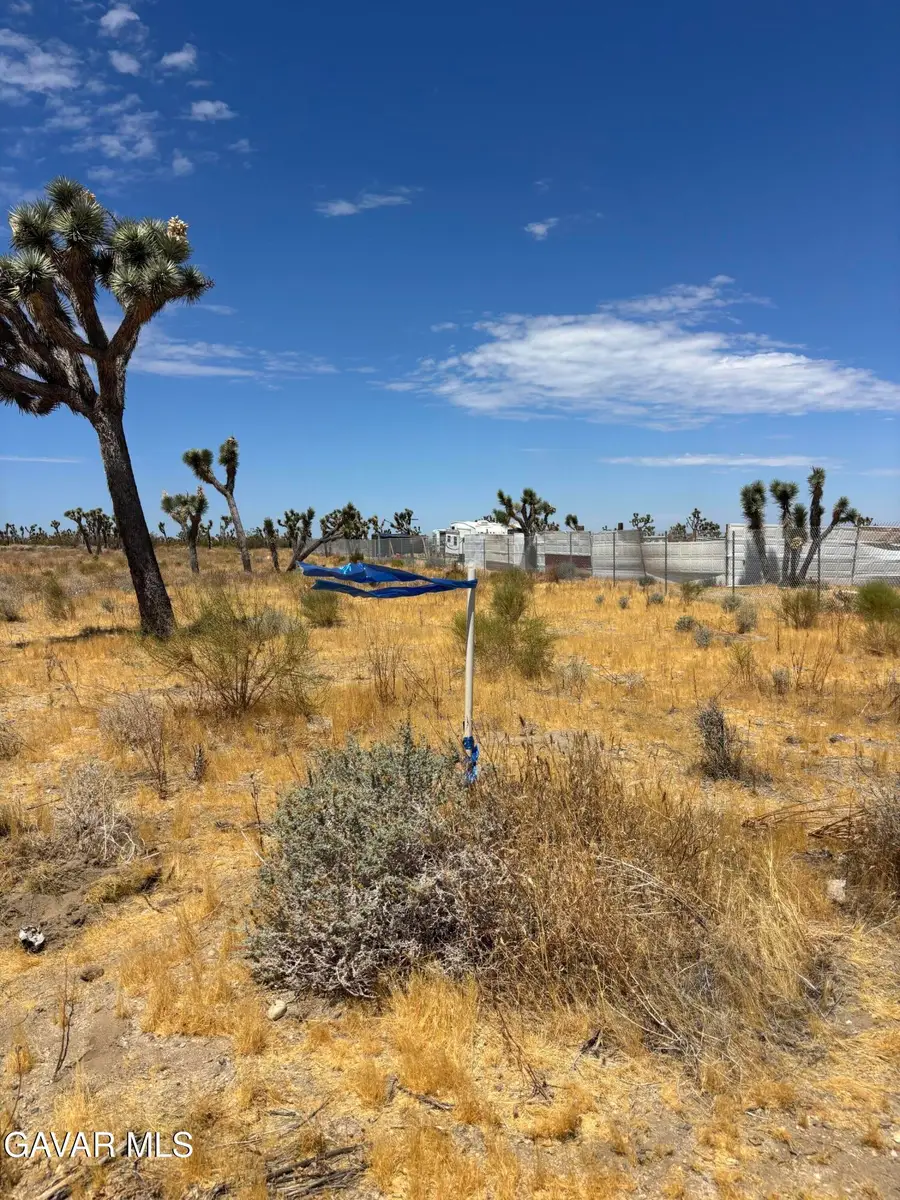 235 E Ste Vic Avenue W4 Ste Avenue, Palmdale, CA 93591 - #2