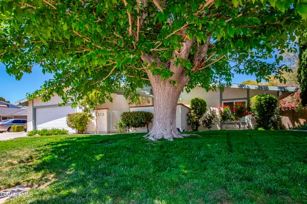 2715 W Avenue J-12, Lancaster, CA 93536