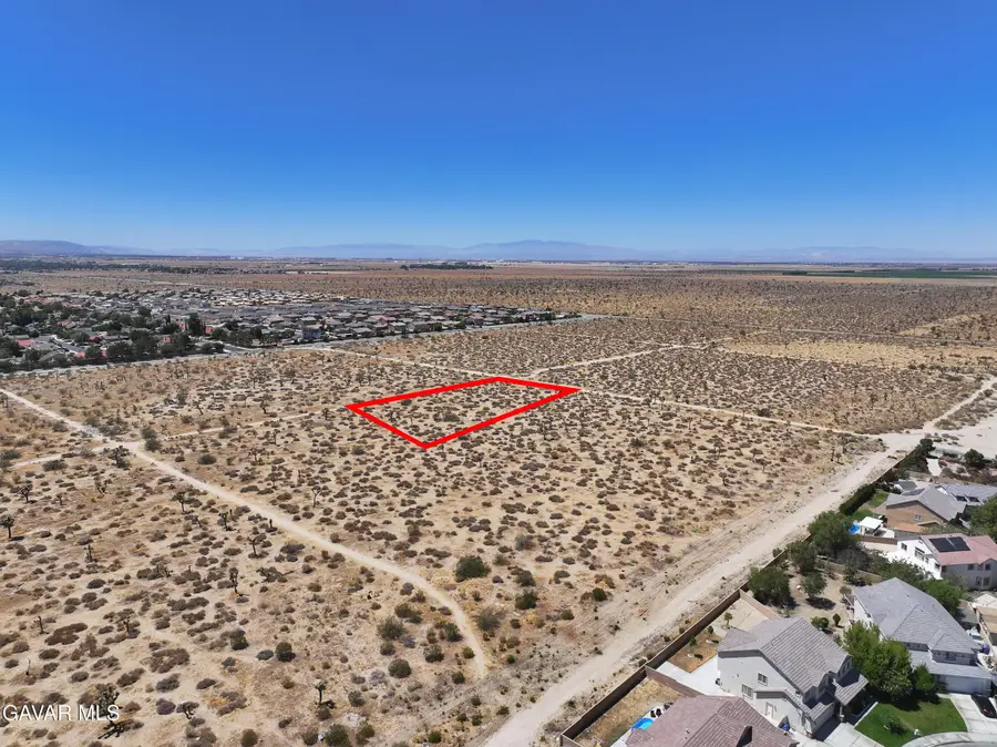 Q 12 Vic Avenue R 57th Ste, Palmdale, CA 93550 - #2