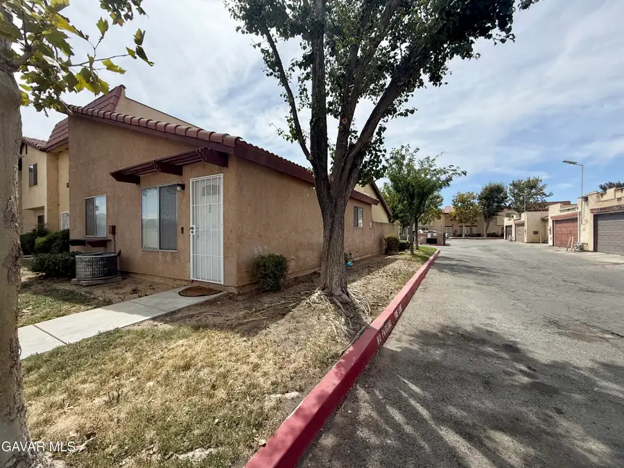 1750 E Avenue Q14 #Apt 20, Palmdale, CA 93550 - #2