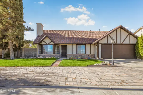 566 E Avenue R8, Palmdale, CA 93550