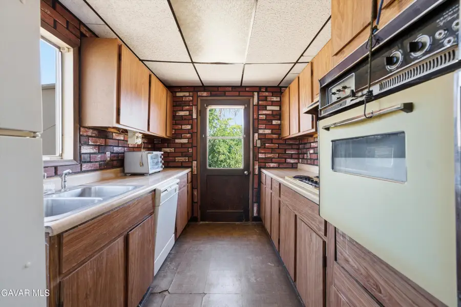 42735 E 2nd Street, Lancaster, CA 93535 - #2