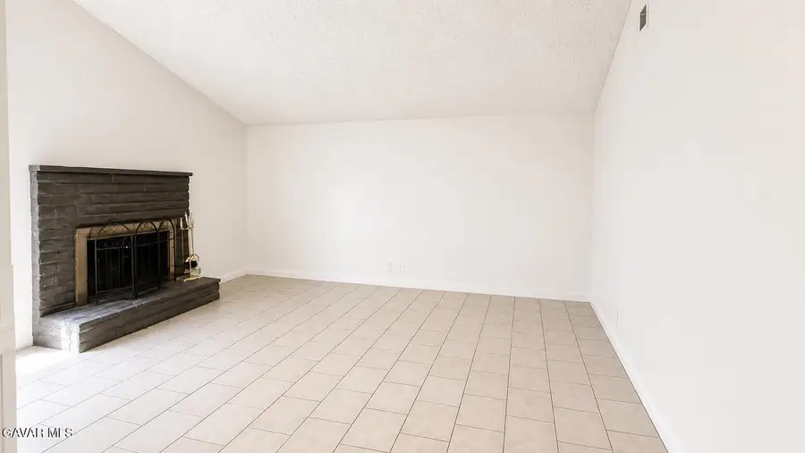 823 E Landsford Street, Lancaster, CA 93535 - #3